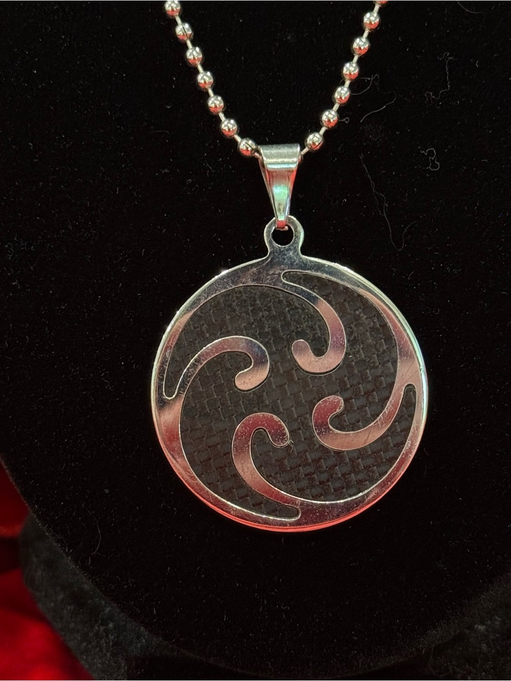 Men’s Stainless Steel Carbon Fiber Celtic Triskele Swirl Pendant Necklace - Picture 2 of 4